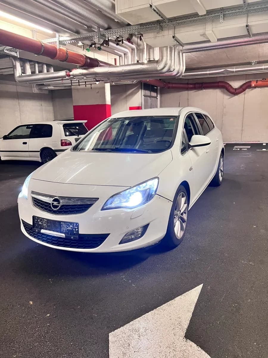 Opel Astra 2013 – € 2.000, 280 000 km – Bild 1 von 6