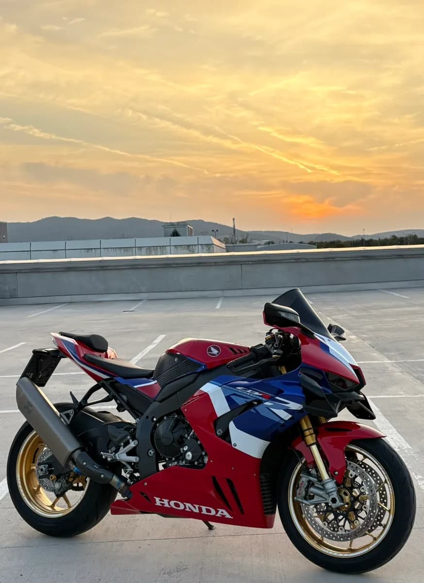 Honda CBR 2023 – € 20.900, 25 000 km – Bild 1 von 14