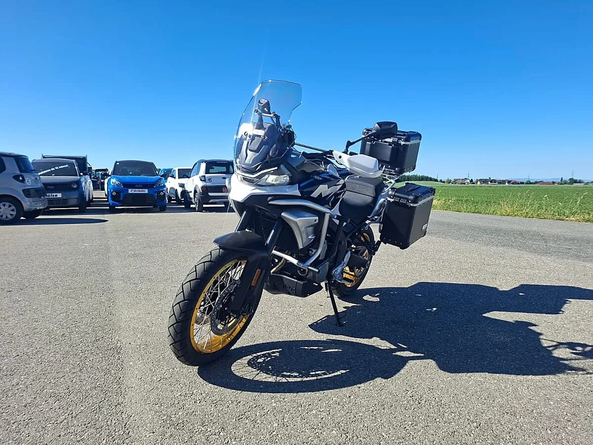 CFMOTO 700MT