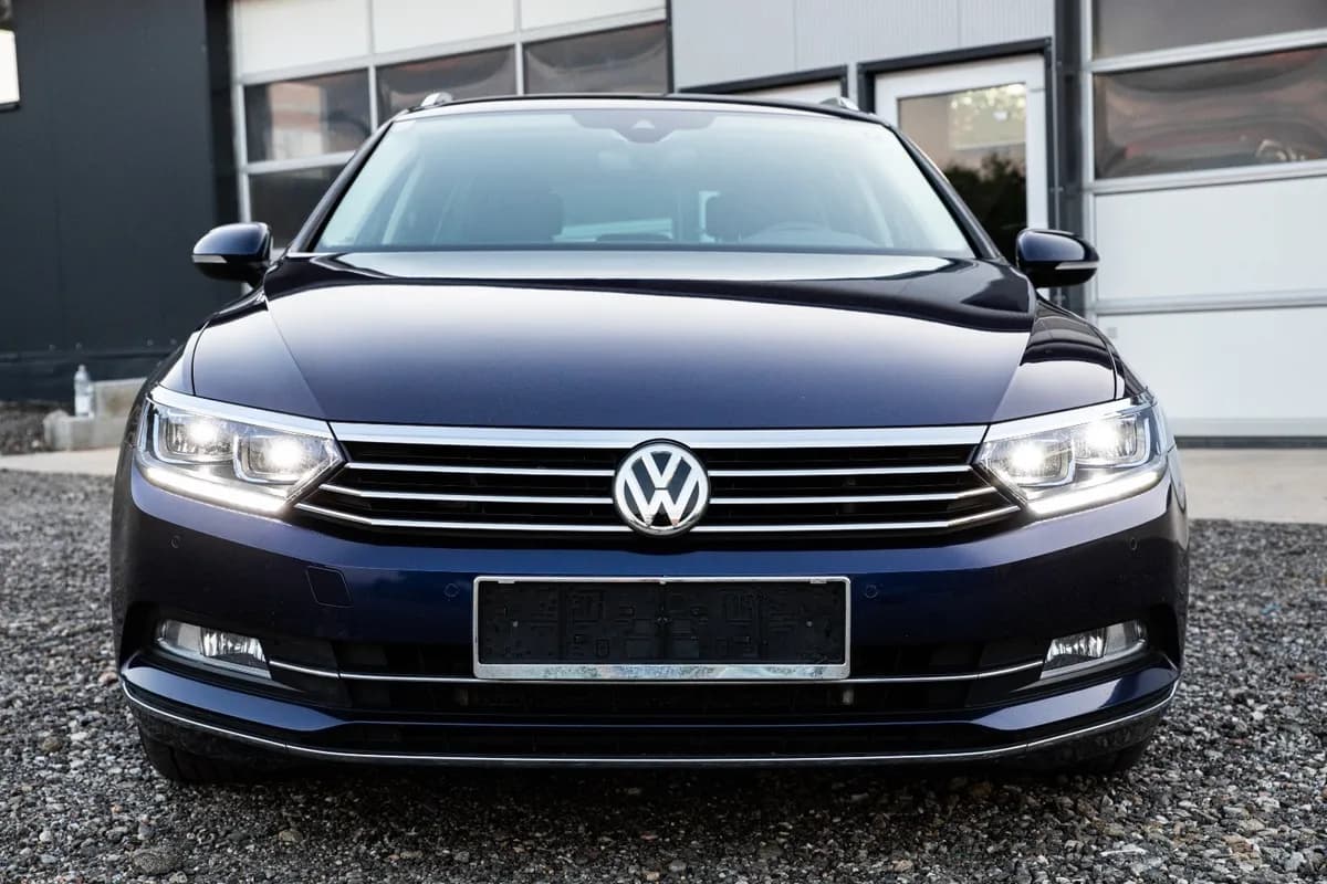 VW Passat 2018 – € 11.950, 196 000 km – Bild 1 von 35