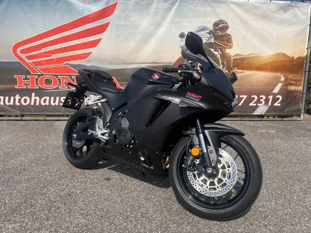 Honda CBR – € 13.790, 1 km – Bild 1 von 8