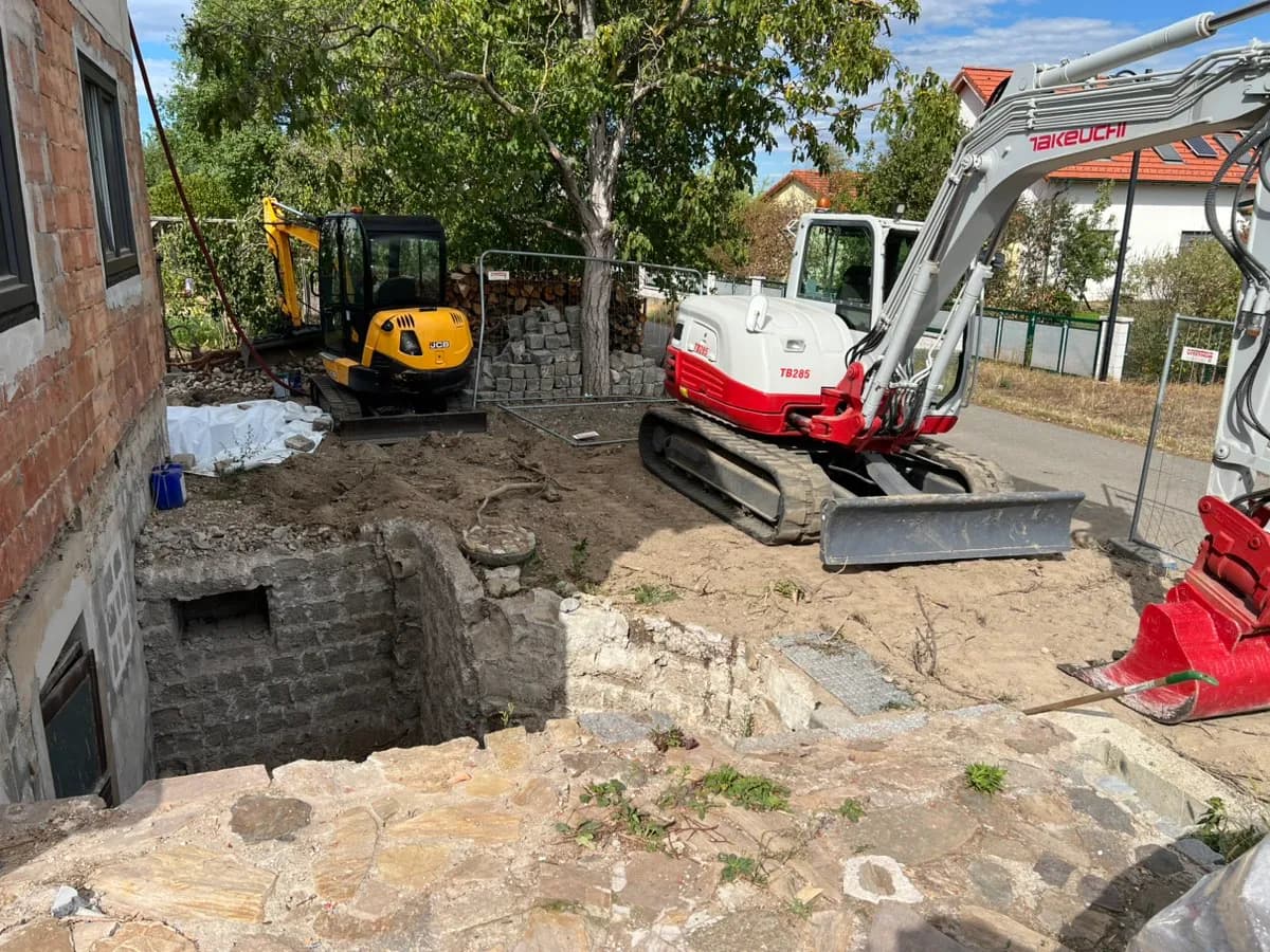Takeuchi Sonstige