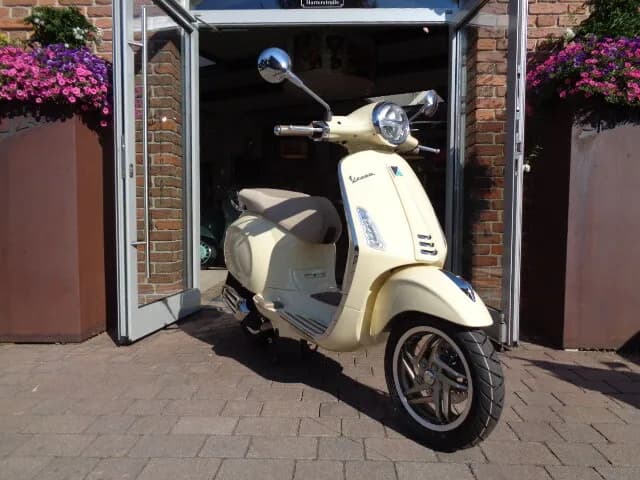 Vespa Primavera – € 4.299, 0 km – Bild 1 von 5