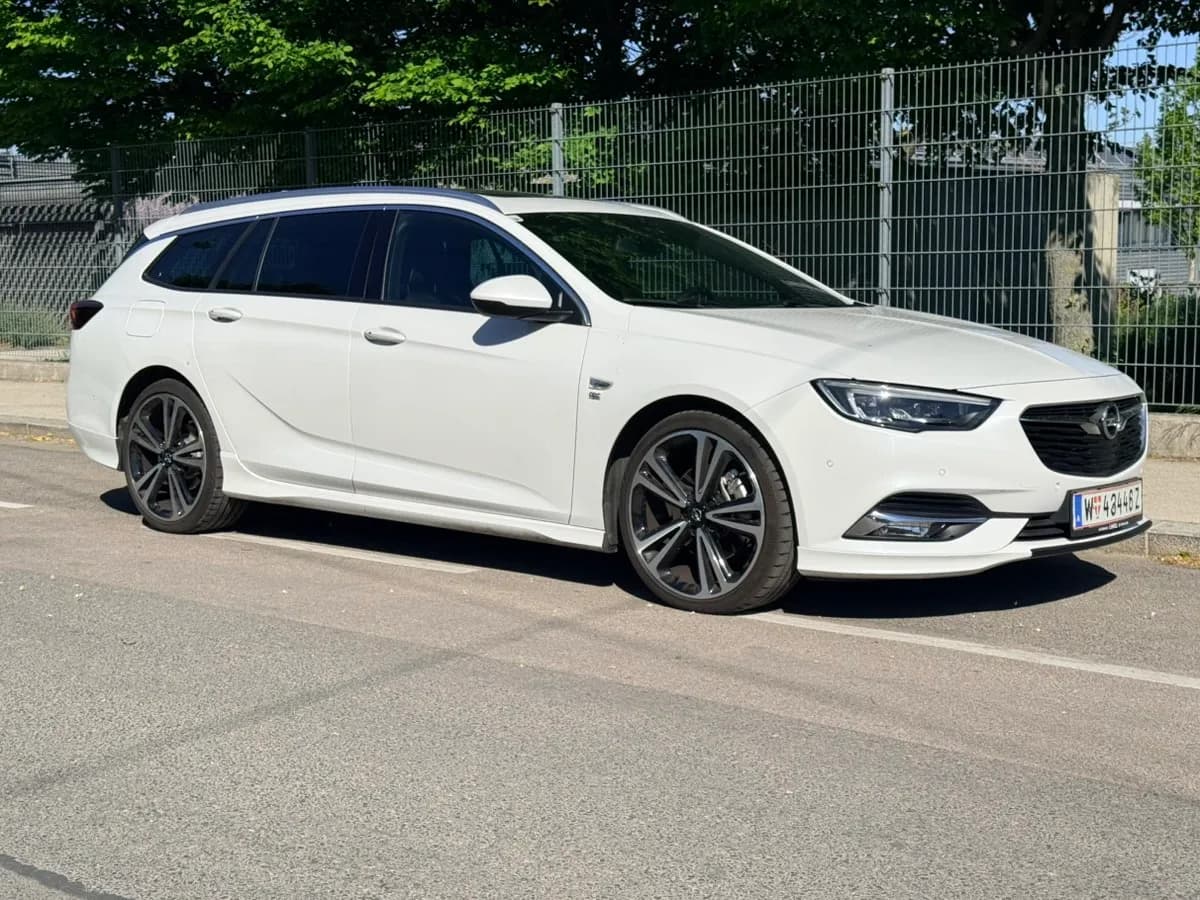 Opel Insignia 2017 – € 19.999, 106 000 km – Bild 1 von 26