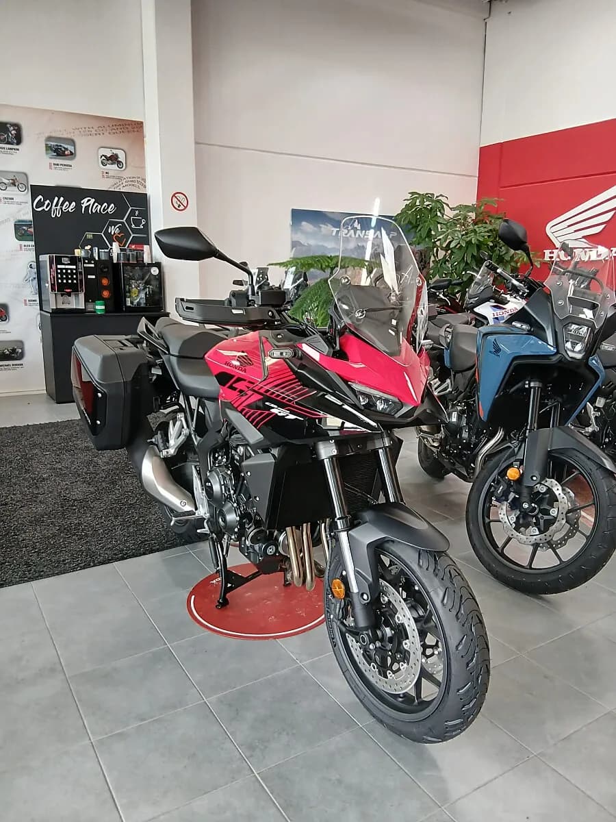 Honda CB – € 17.490, 0 km – Bild 1 von 5