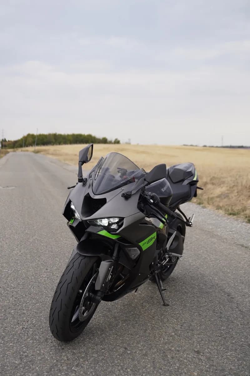 Kawasaki Ninja 2026 – € 10.990, 2 000 km – Bild 1 von 14
