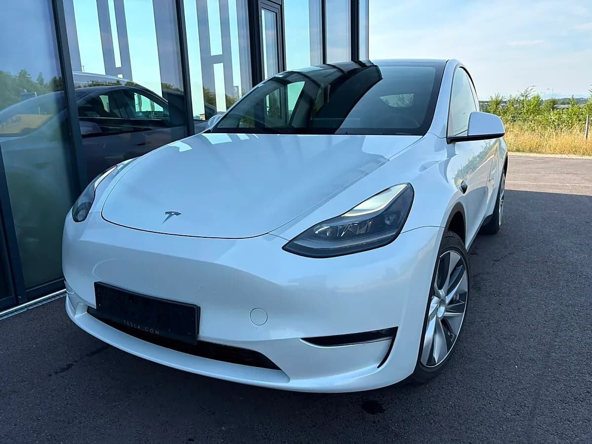 Tesla Model Y 2024 – € 38.990, 57 500 km – Bild 1 von 21