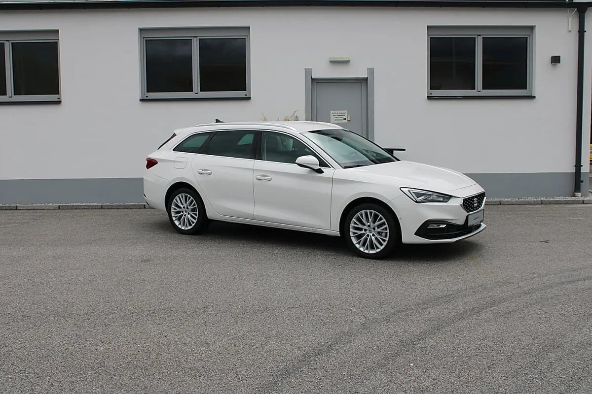 Seat Leon 2023 – € 32.990, 15 000 km – Bild 1 von 7