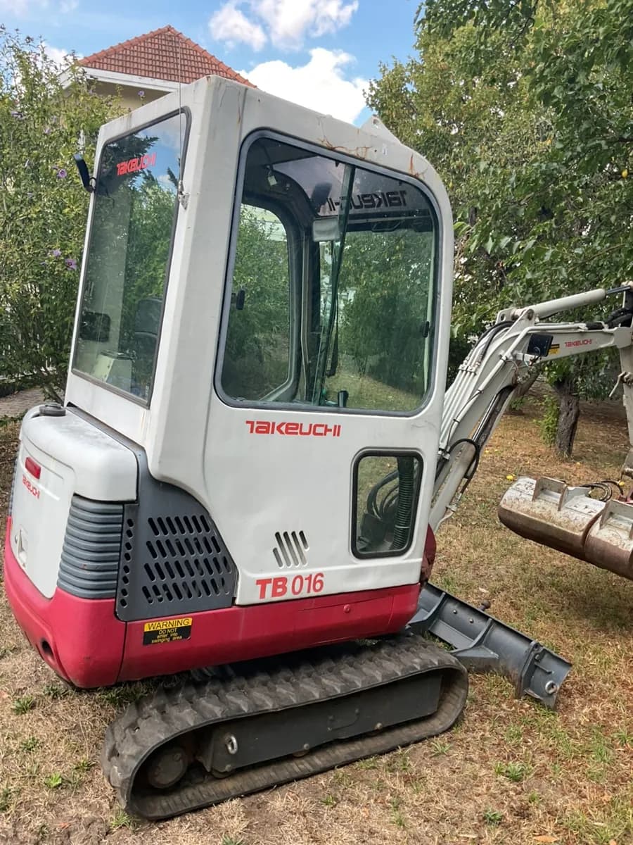Takeuchi Sonstige