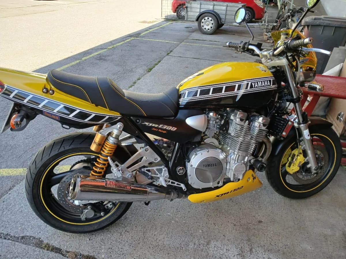 Yamaha XJR