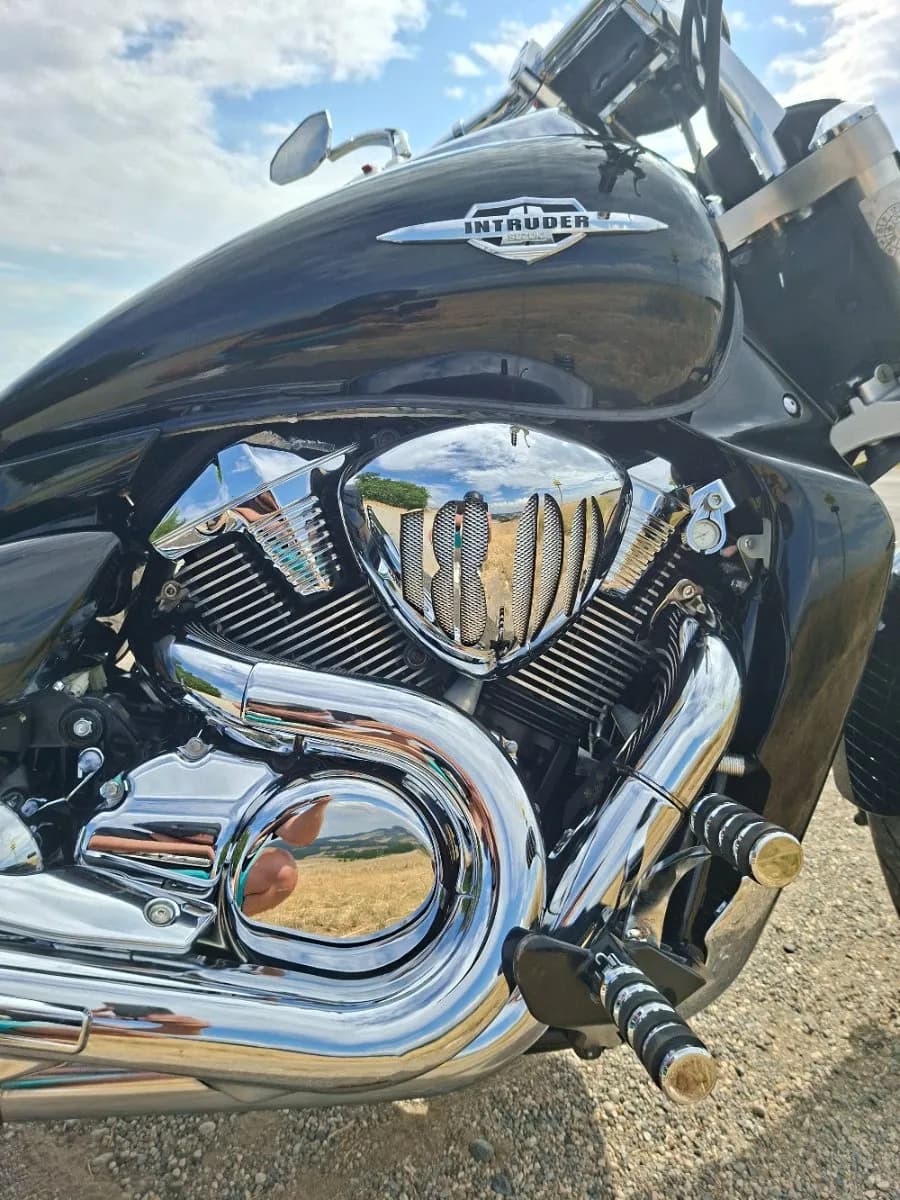 Suzuki Intruder