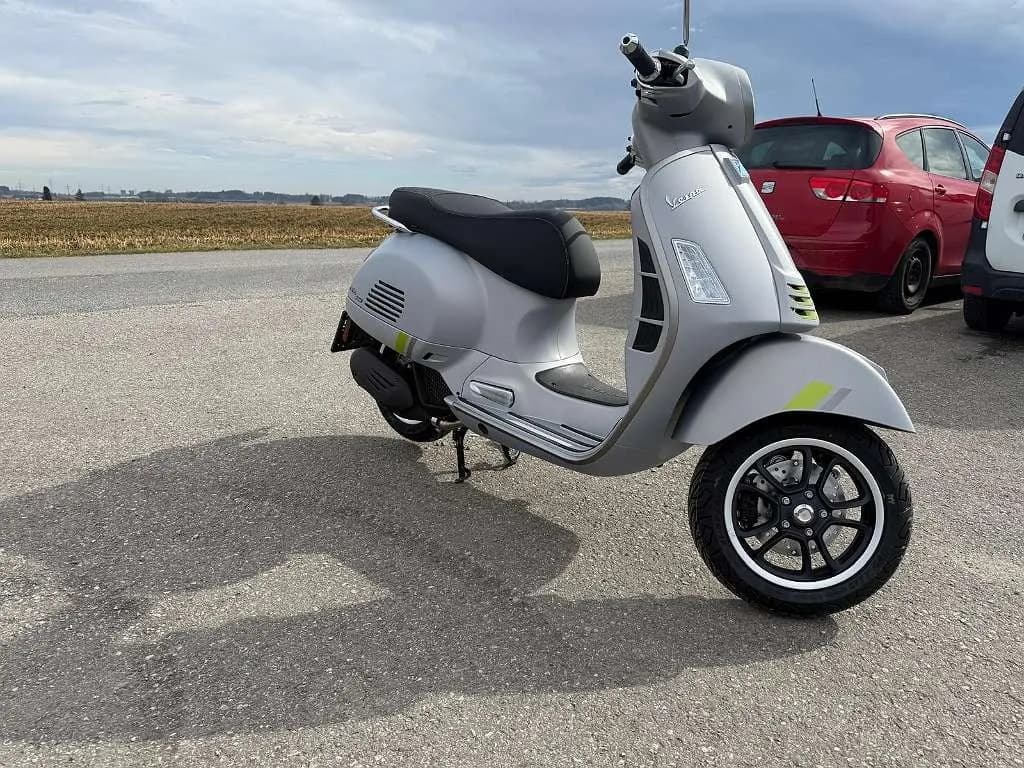 Vespa GTS – € 6.390, 1 km – Bild 1 von 3