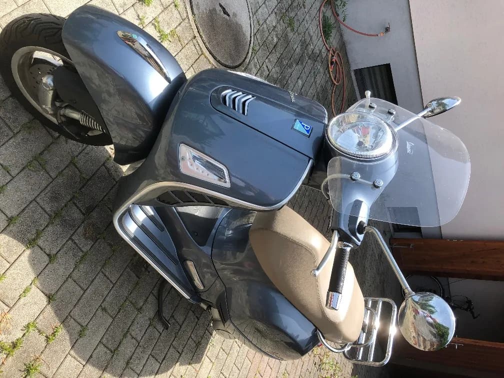 Vespa GTS 2015 – € 4.490, 17 285 km – Bild 1 von 7