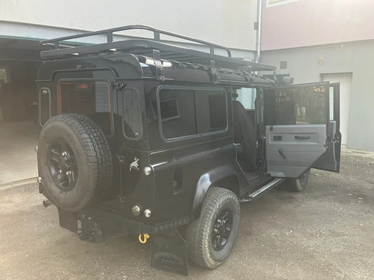 Land Rover Defender