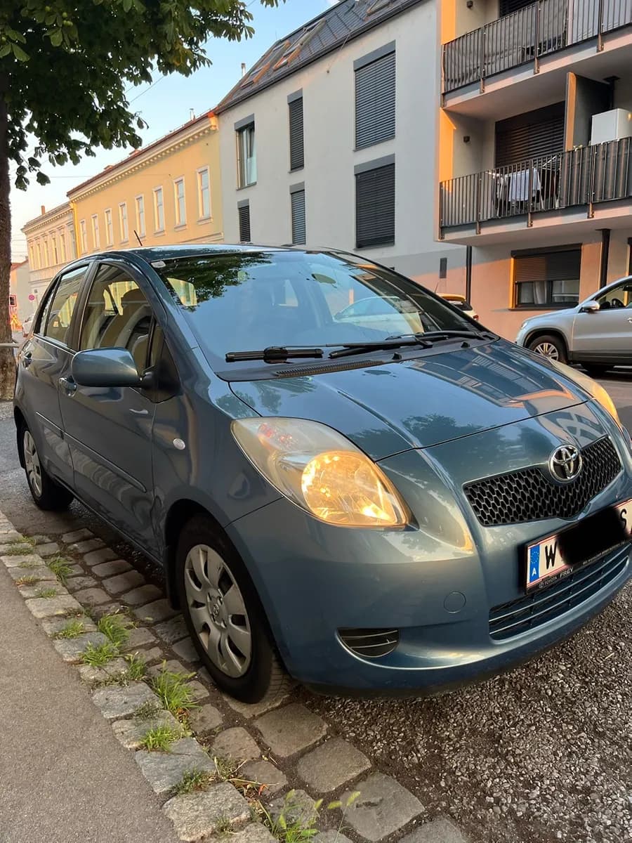 Toyota Yaris 2006 – € 3.300, 97 000 km – Bild 1 von 14