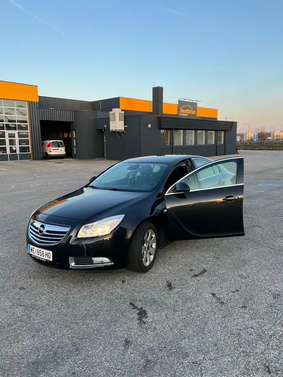 Opel Insignia 2009 – € 1.600, 325 000 km – Bild 1 von 4