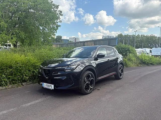 Alfa Romeo Junior 2025 – € 29.390, 15 500 km – Bild 1 von 10