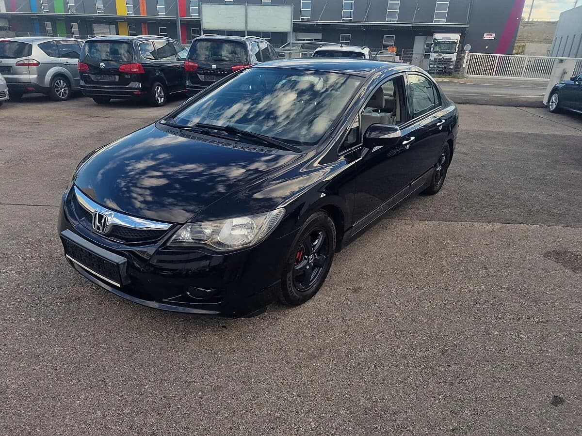 Honda Civic 2009 – € 5.999, 200 000 km – Bild 1 von 11