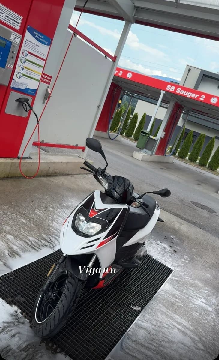 Aprilia SR