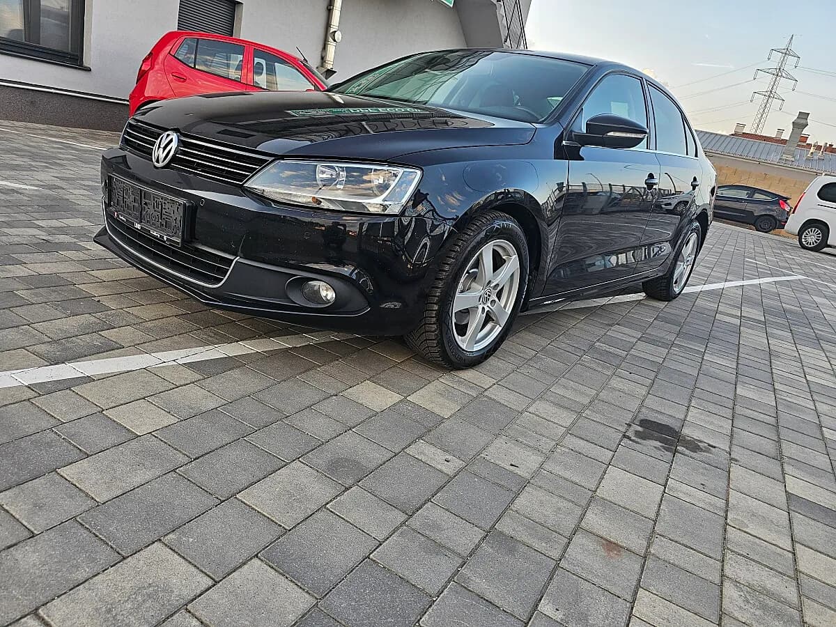 VW Jetta 2011 – € 7.899, 142 000 km – Bild 1 von 16