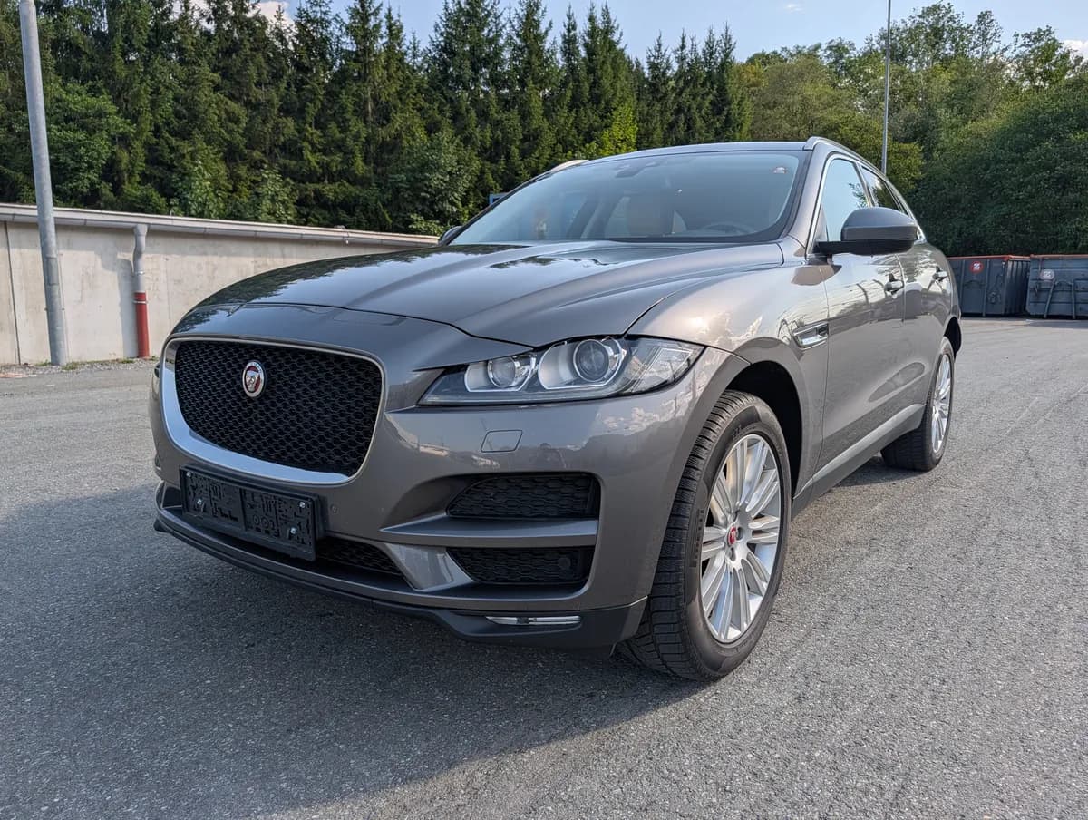 Jaguar F-Pace