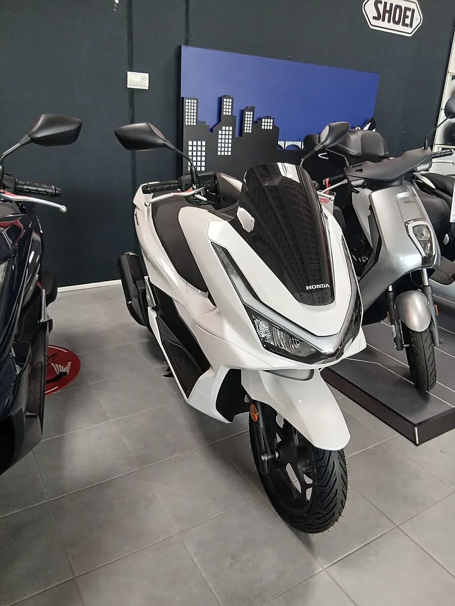 Honda PCX – € 3.590, 0 km – Bild 1 von 4