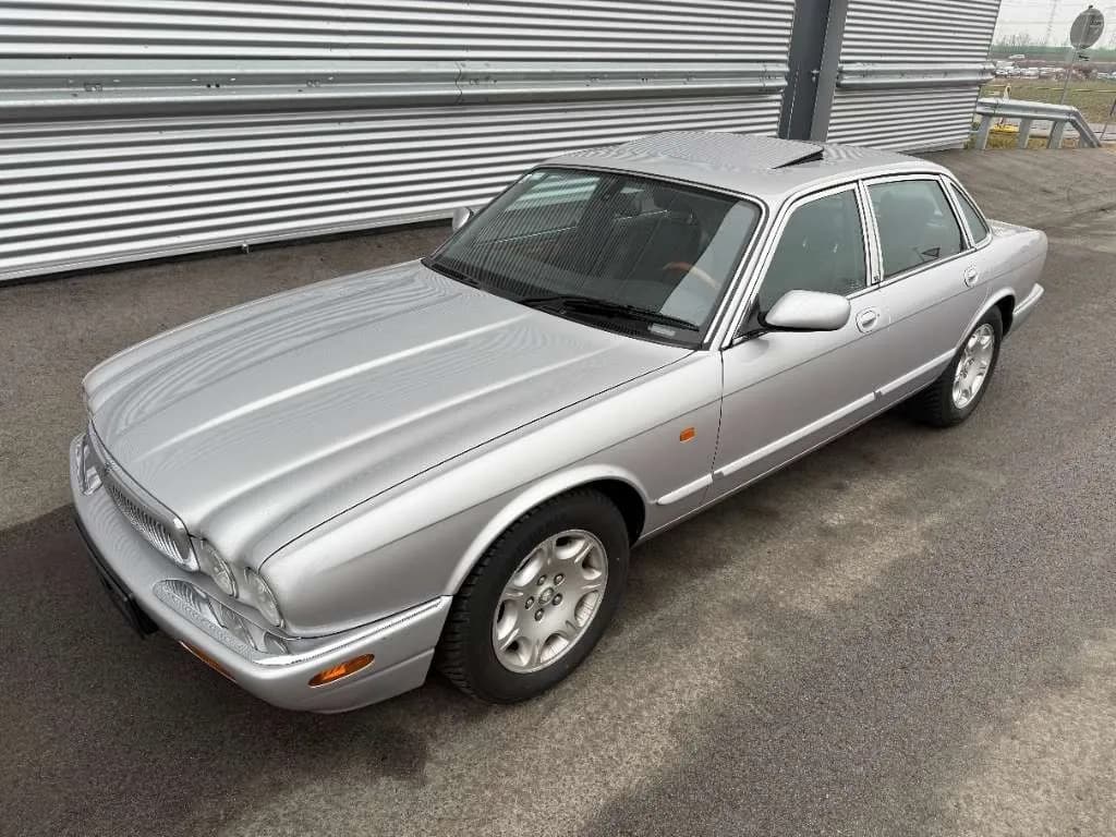 Jaguar XJ