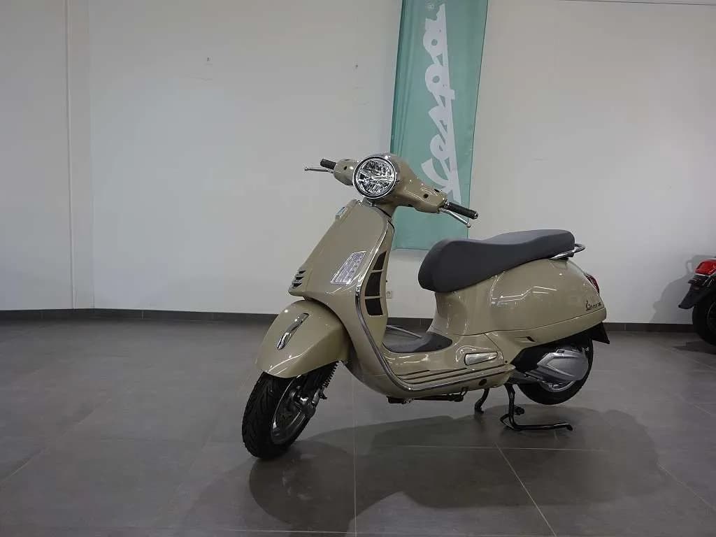 Vespa GTS – € 7.399, 0 km – Bild 1 von 7