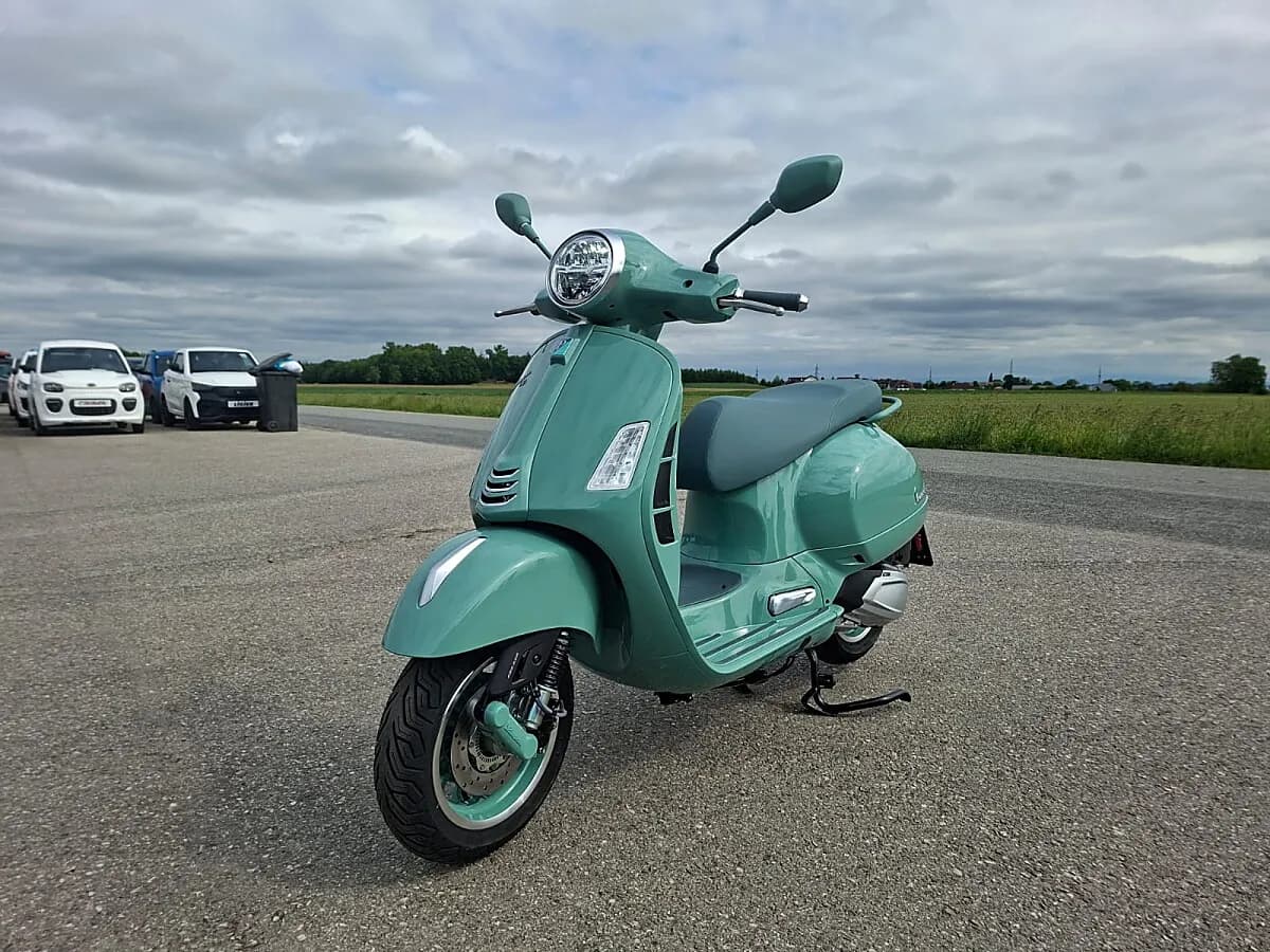 Vespa GTS – € 8.599, 0 km – Bild 1 von 7