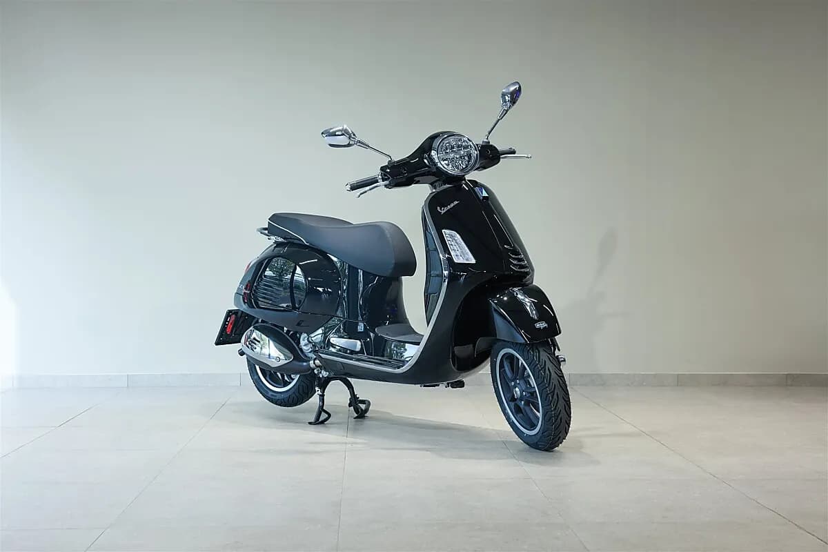 Vespa GTS – € 6.799, 0 km – Bild 1 von 9