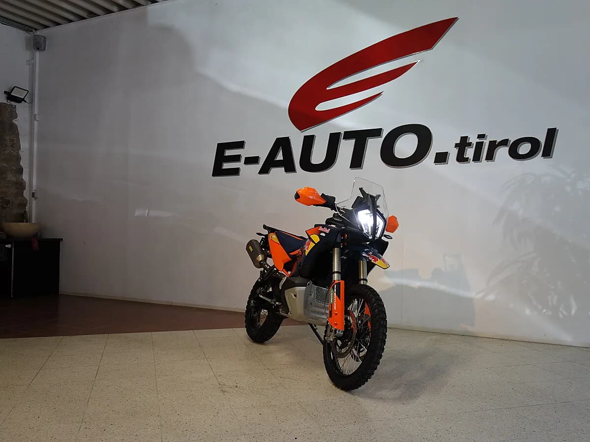 KTM 890