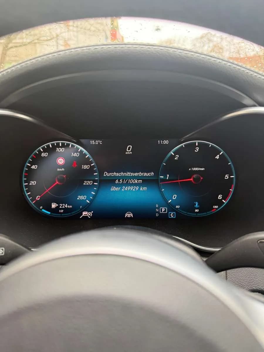 Mercedes-Benz C-Klasse 2019 – € 16.900, 250 000 km – Bild 1 von 12