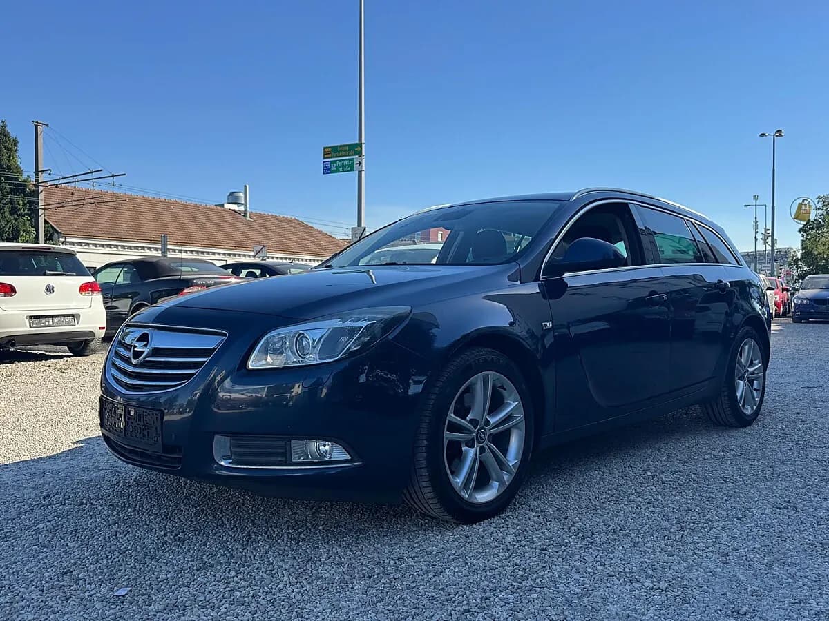 Opel Insignia 2012 – € 2.999, 220 000 km – Bild 1 von 12