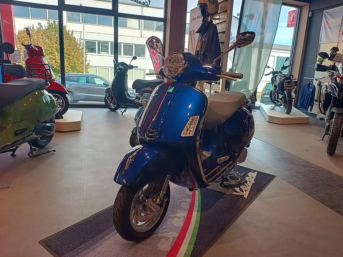 Vespa GTS – € 6.390, 0 km – Bild 1 von 6