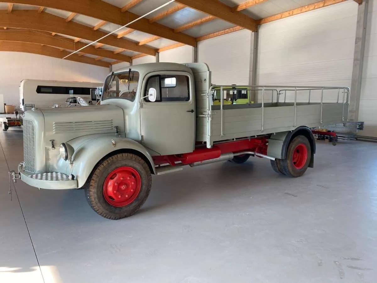 Mercedes-Benz Sonstige