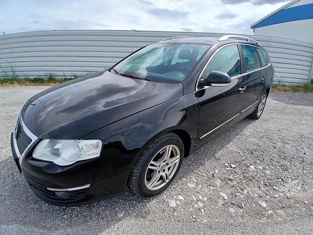 VW Passat 2009 – € 1.399, 295 000 km – Bild 1 von 13