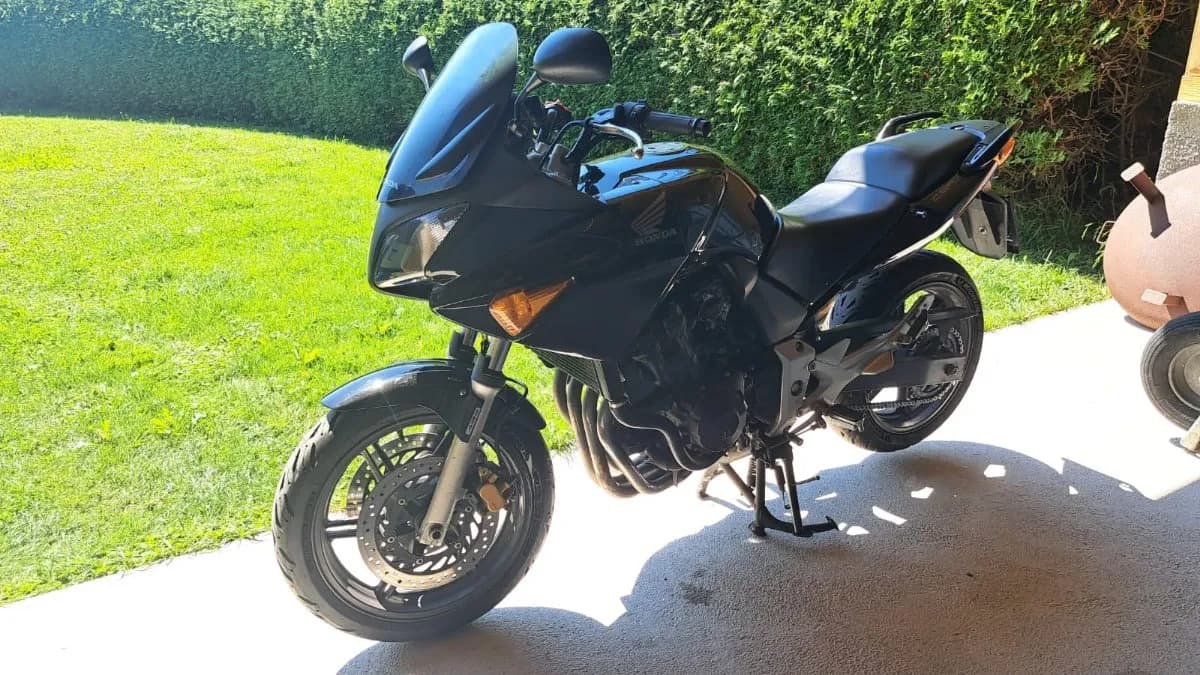 Honda CBF 2005 – € 2.199, 31 843 km – Bild 1 von 6