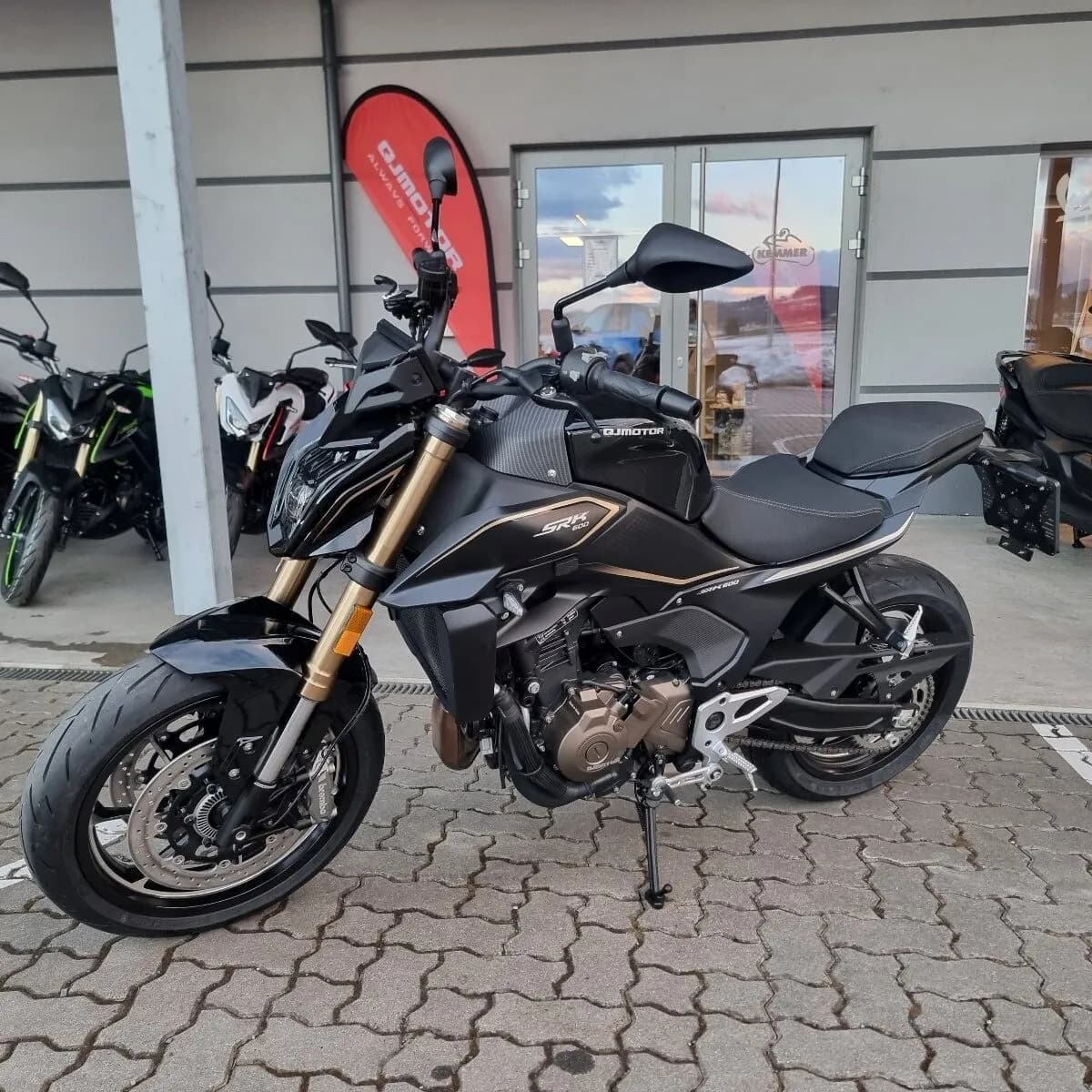 QJ Motor SRK – € 6.999, 0 km – Bild 1 von 10