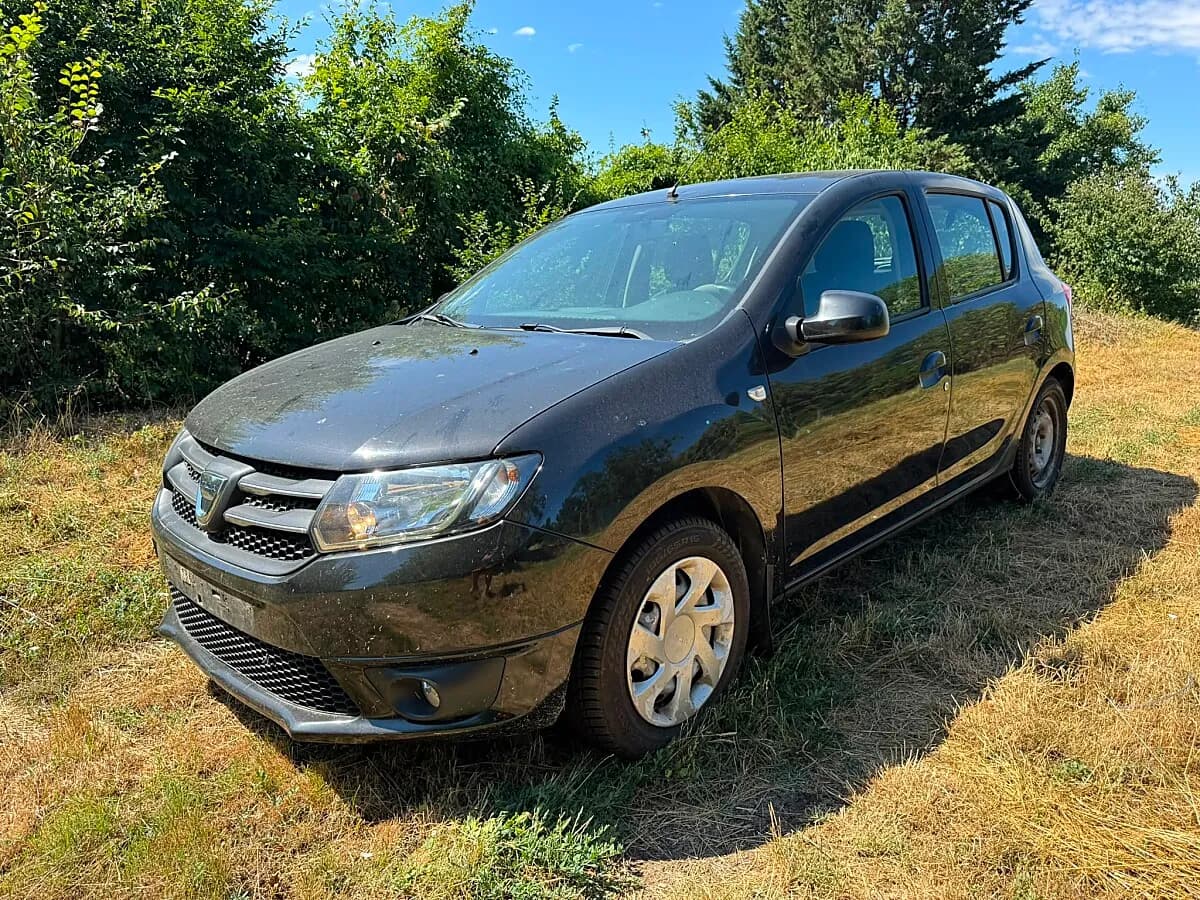 Dacia Sandero 2015 – € 2.500, 130 000 km – Bild 1 von 14