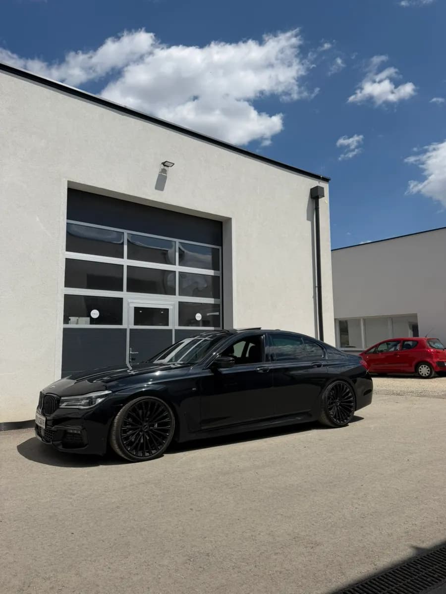 BMW 7er-Reihe 2016 – € 37.999, 139 000 km – Bild 1 von 10