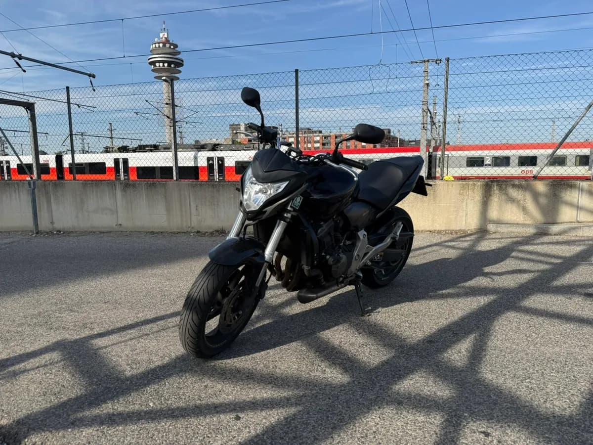 Honda Hornet 2011 – € 4.200, 27 000 km – Bild 1 von 16