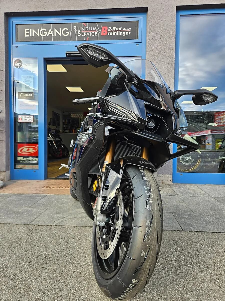 Yamaha YZF – € 15.699, 0 km – Bild 1 von 4