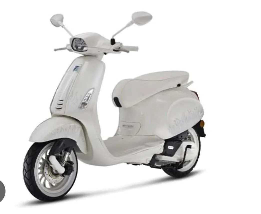Vespa Sprint 2024 – € 4.490, 1 km – Bild 1 von 2