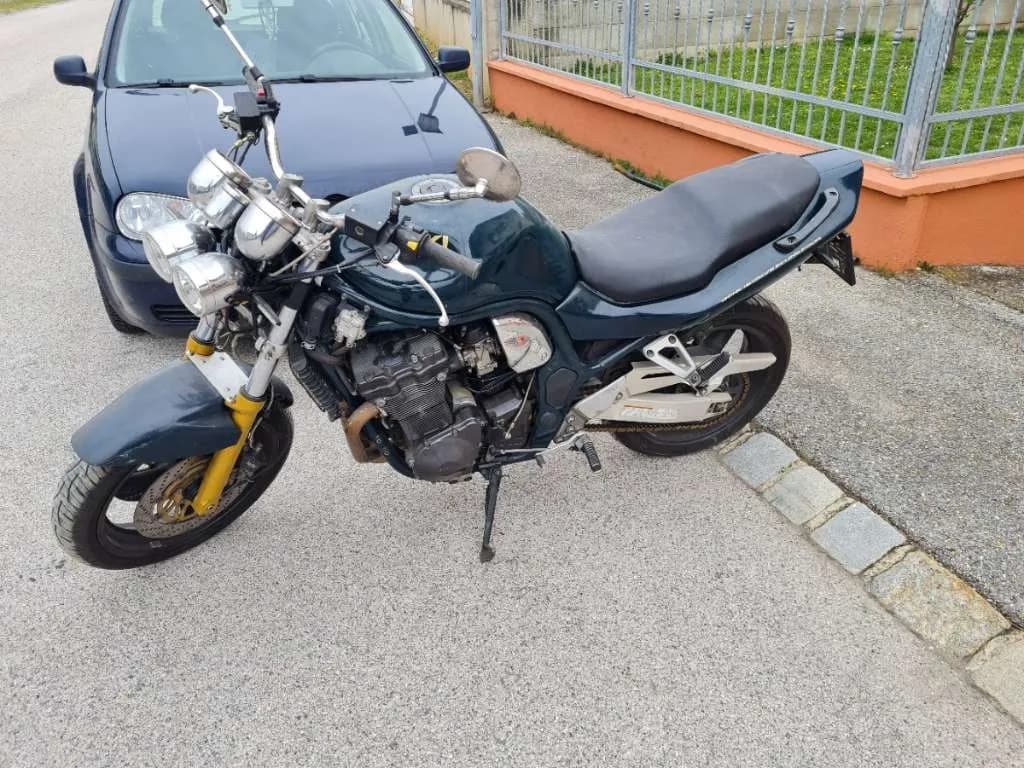 Suzuki Bandit 1998 – € 1.590, 97 000 km – Bild 1 von 6