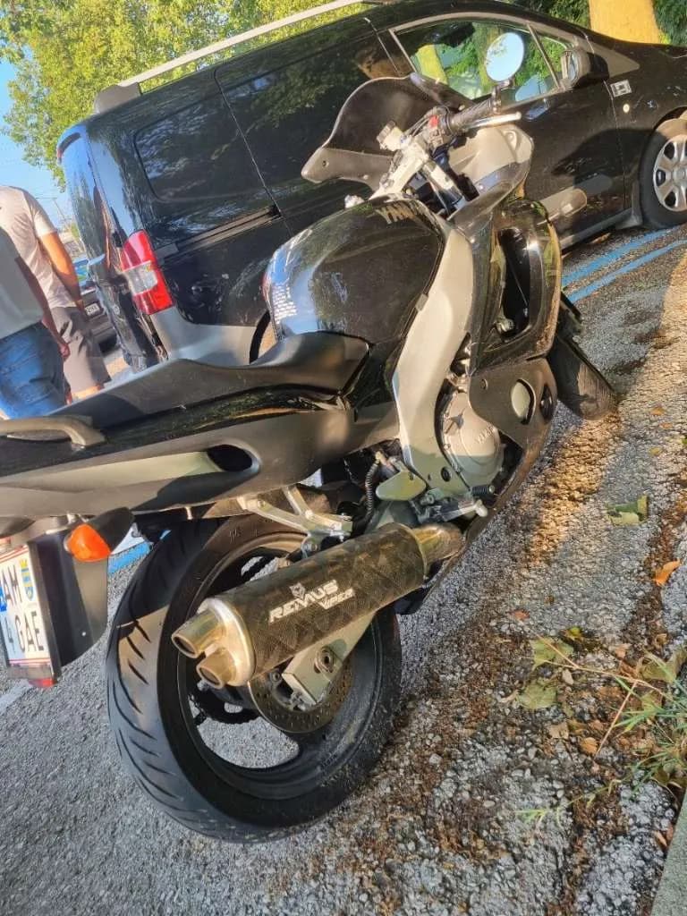 Yamaha YZF 2000 – € 1.300, 39 600 km – Bild 1 von 7