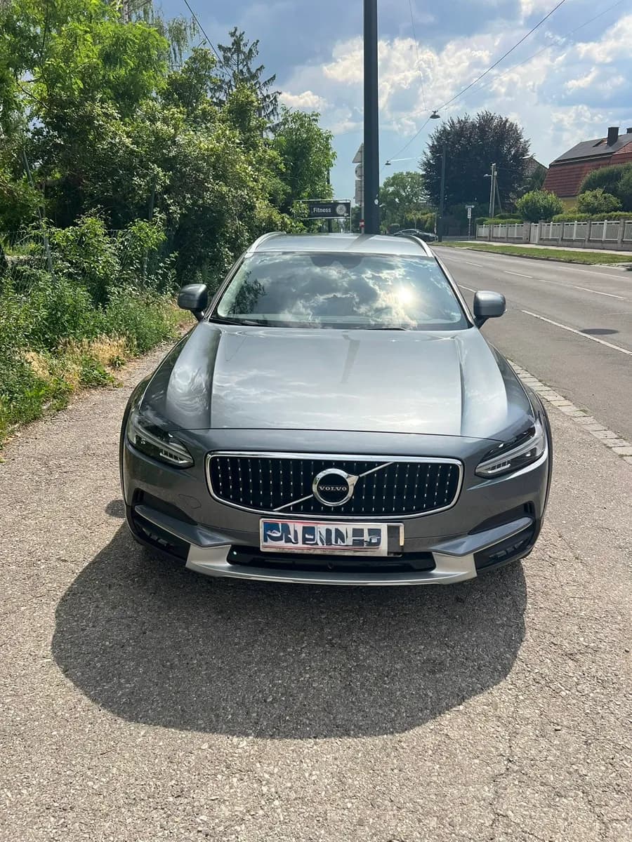 Volvo V90 2018 – € 25.990, 139 128 km – Bild 1 von 27