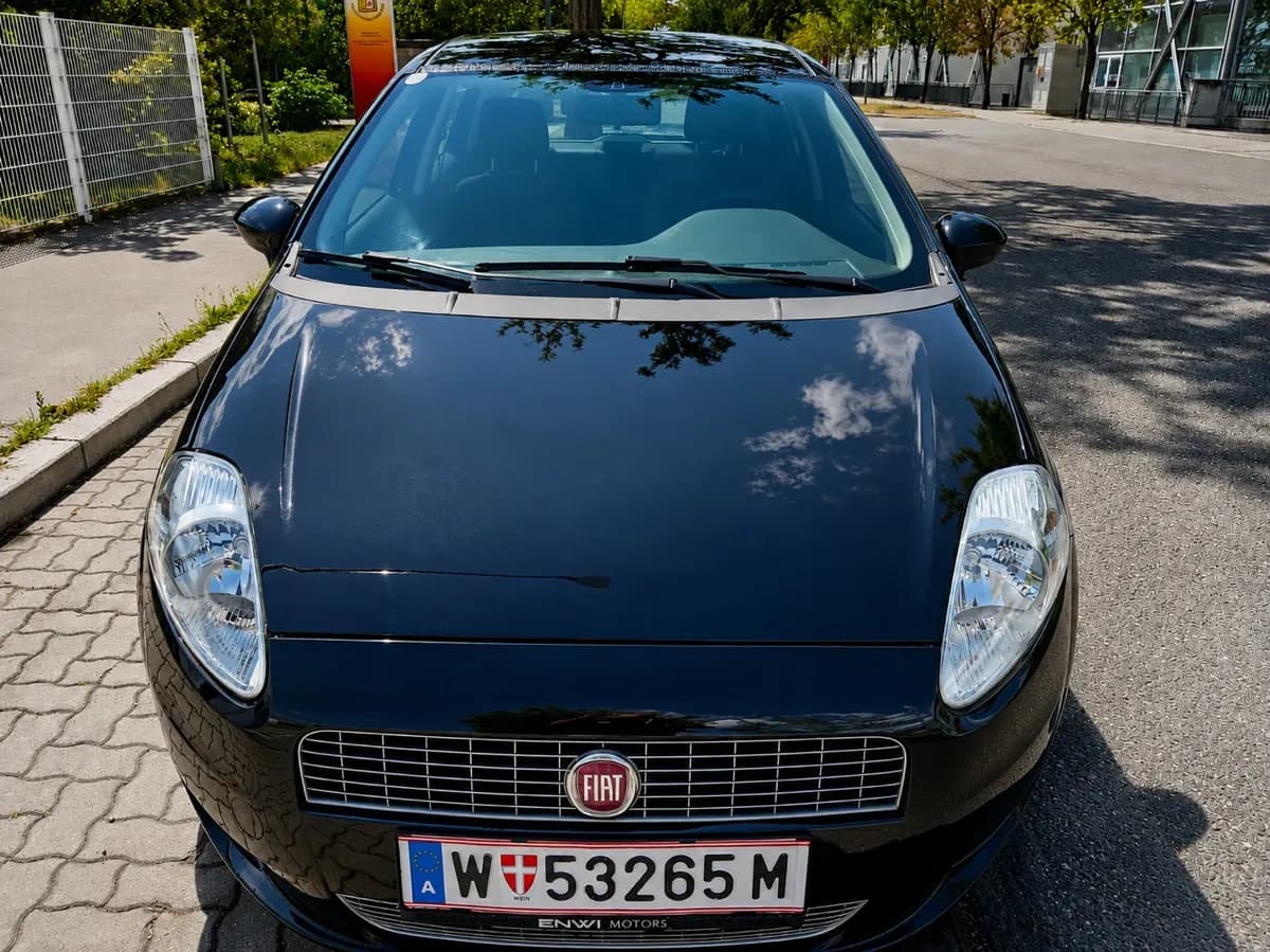 Fiat Grande Punto 2009 – € 1.700, 233 000 km – Bild 1 von 9