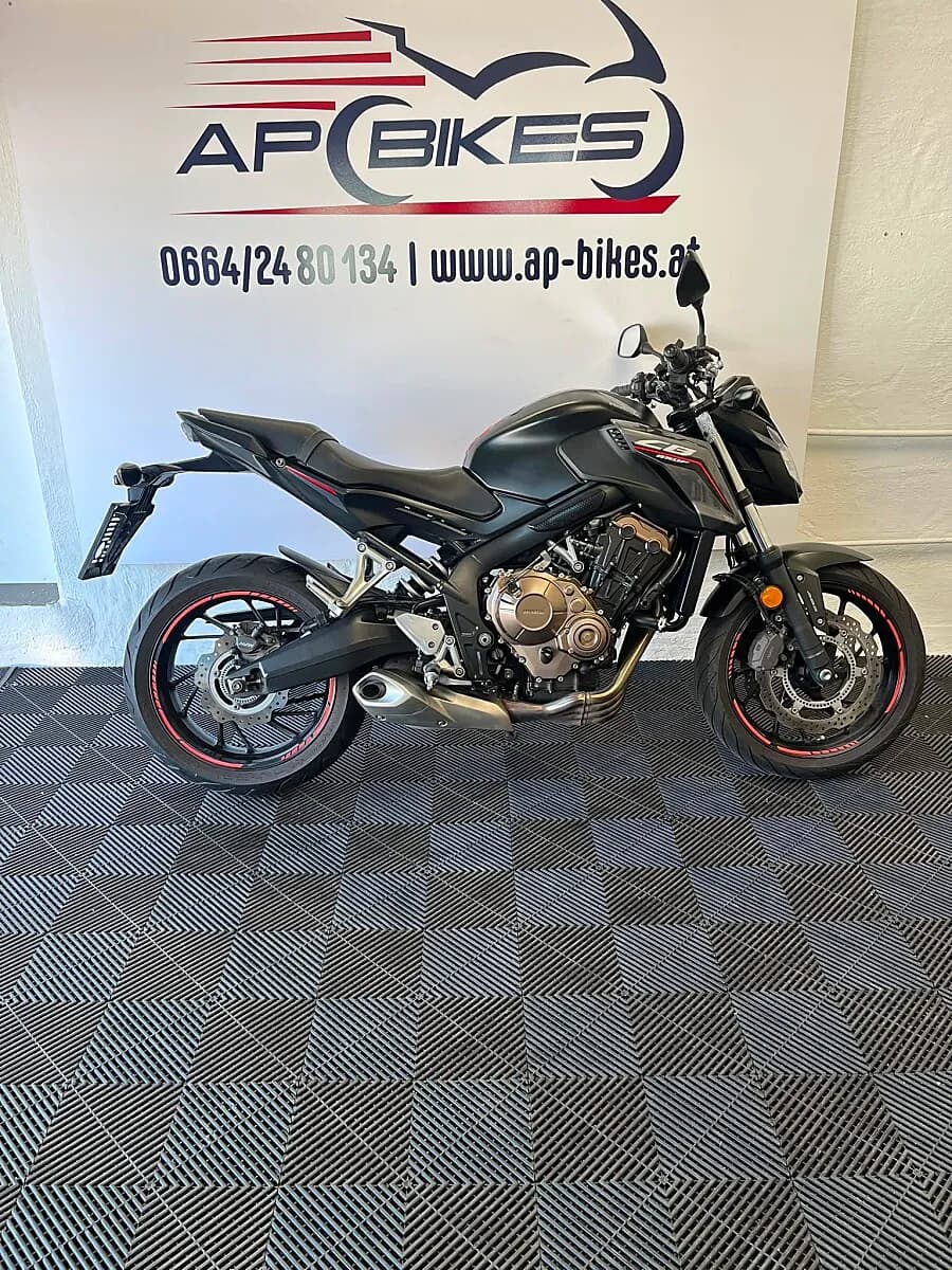 Honda CB 2017 – € 6.990, 14 326 km – Bild 1 von 4