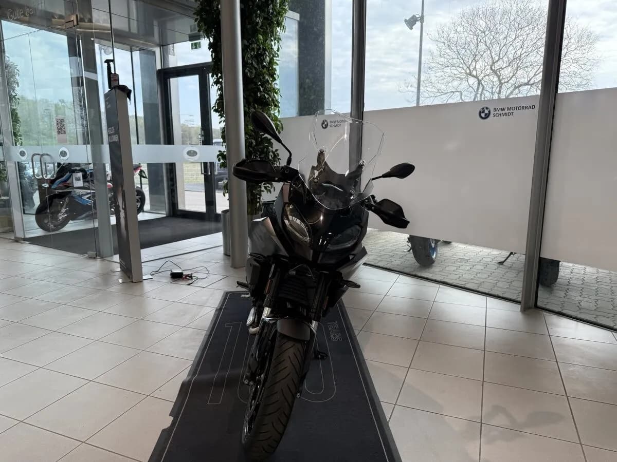 BMW F 900 XR