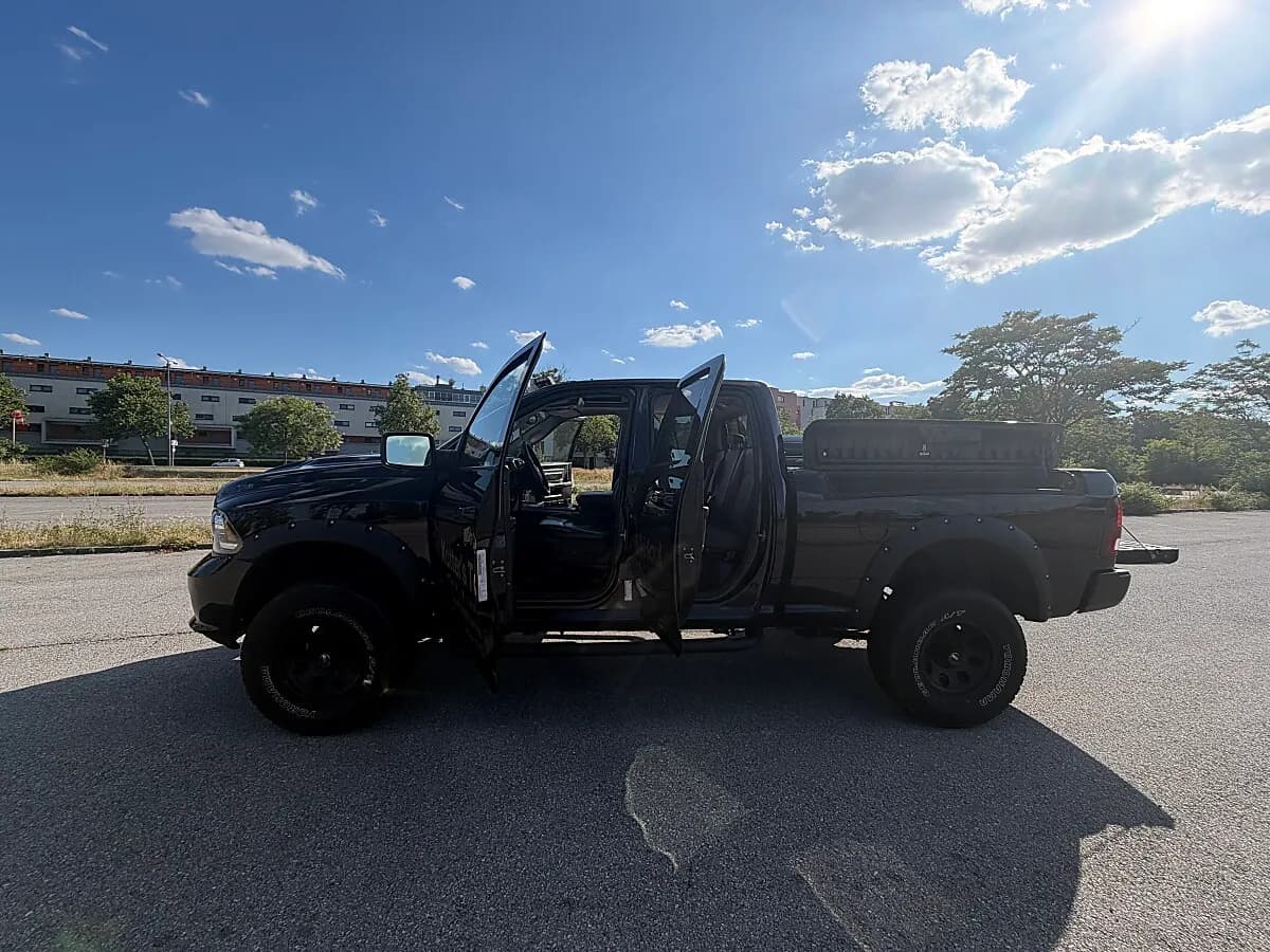 Dodge Ram 2015 – € 36.999, 198 124 km – Bild 1 von 50